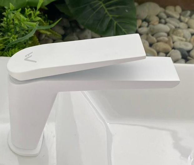 DG08910-WH